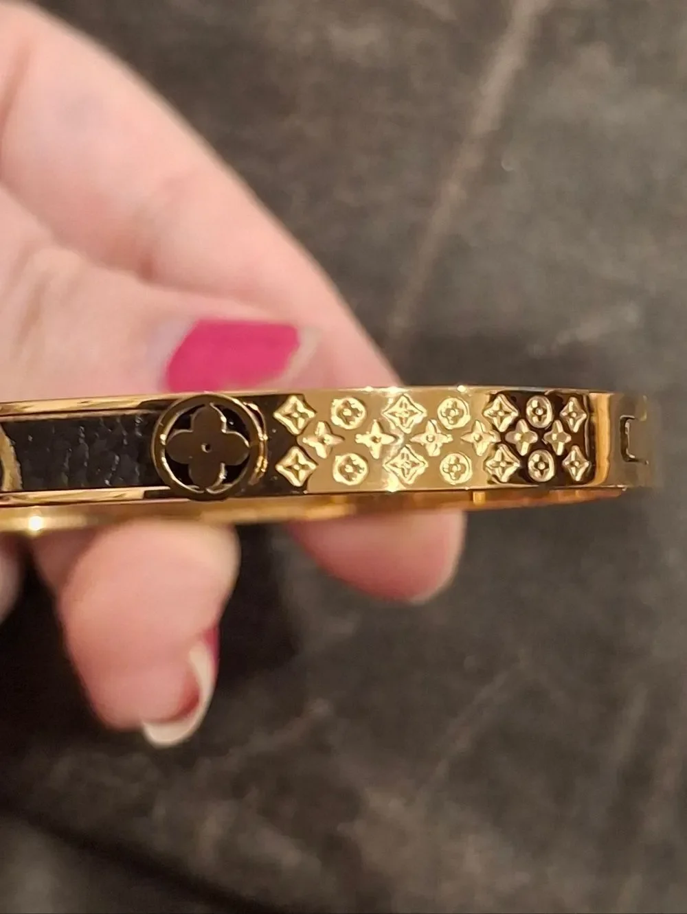 18k Gold Plated Luxury Letter V Bangle Bracelet